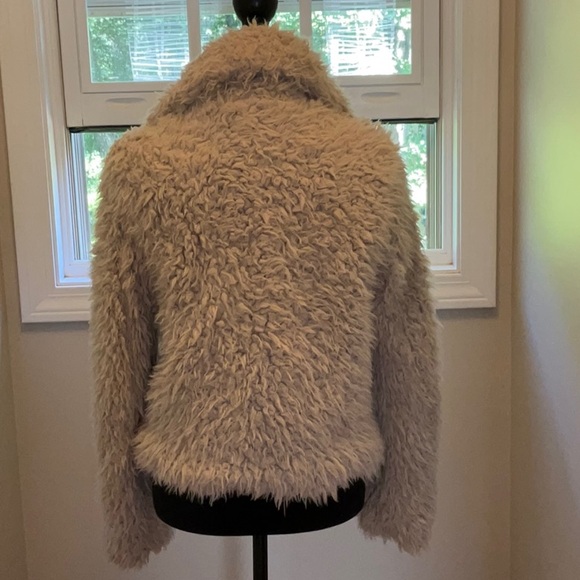 Cute jacket. - Picture 3 of 4